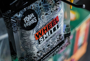 Wheel Smitt мини-варежка из микрофибры для мойки колесных дисков от Foam Heroes