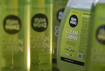 Универсальный слабощелочной состав для очистки интерьера Clean Cabin от Foam Heroes 